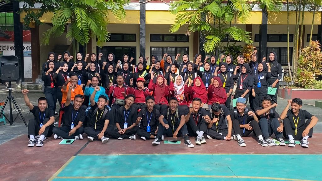 Pelepasan Siswa Kelas Alfamart SMKN 1 Praya Tengah untuk PKL di Alfamart Wilayah Lombok Tengah dan Lombok Timur