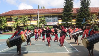 Unjuk Kebolehan Ekstrakurikuler Meriahkan Penutupan MPLS 2025 di SMKN 1 Praya Tengah