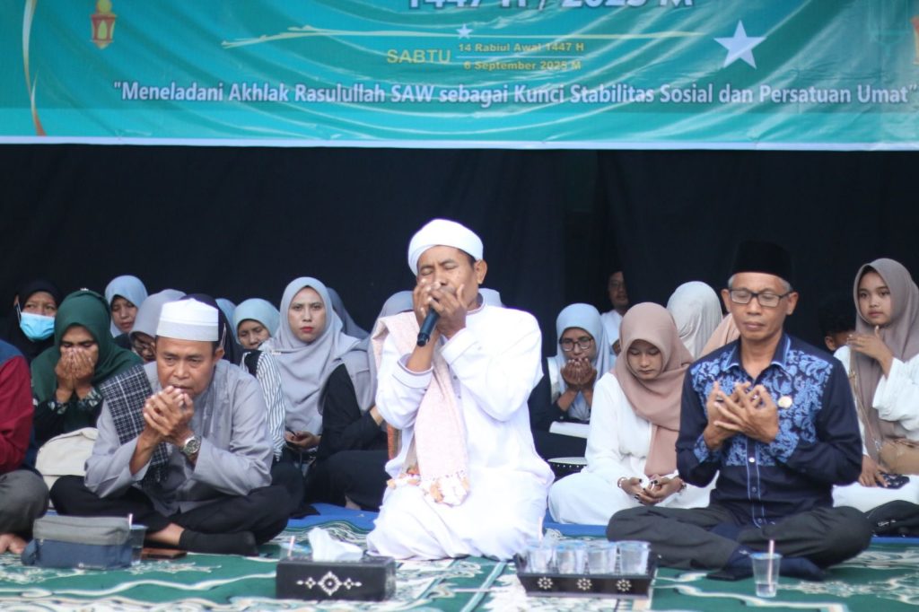 SMKN 1 Praya Tengah Peringati Maulid Nabi Muhammad SAW 1447 H dengan Penuh Khidmat