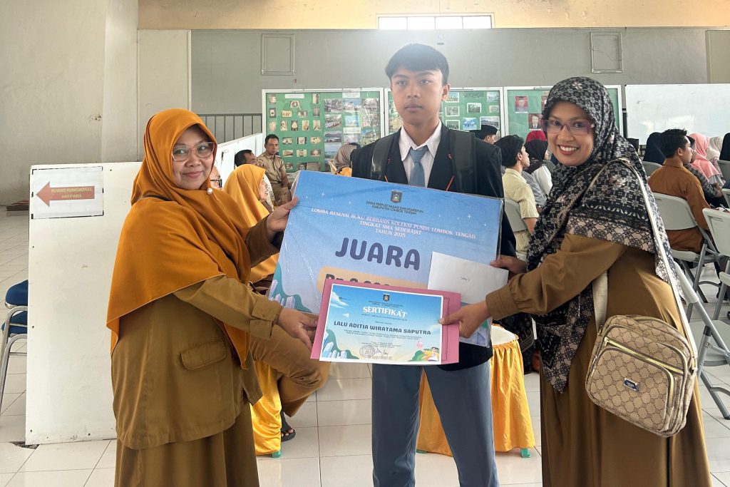 Siswa SMKN 1 Praya Tengah Raih Juara Pertama Lomba Resensi Buku Tingkat Kabupaten Lombok Tengah
