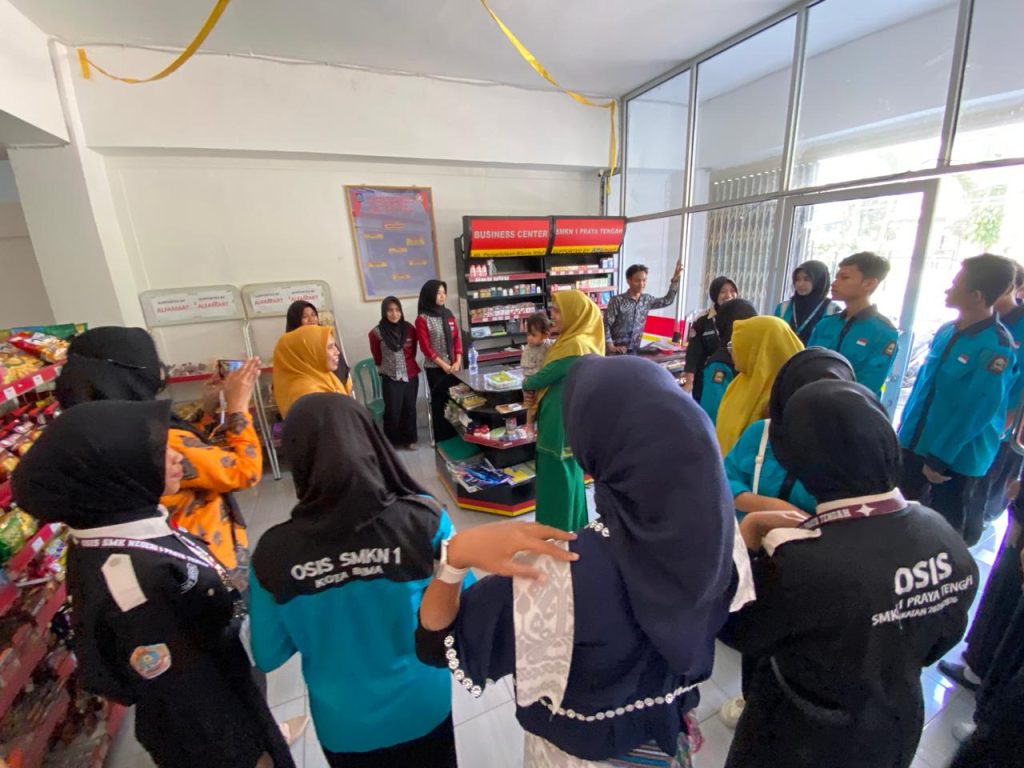 Berbagi Praktik Baik Organisasi Siswa, SMKN 1 Praya Tengah Jadi Rujukan Studi Tiru SMKN 1 Kota Bima